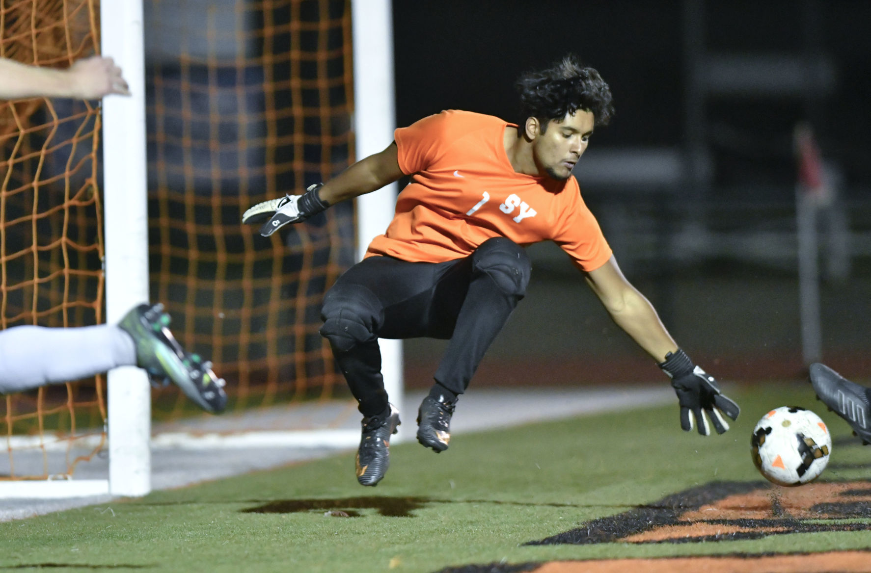 121318 SM SY b soccer 01.jpg